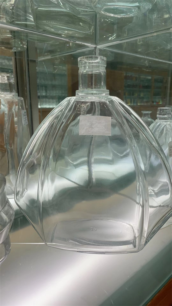 山東玻璃酒瓶批發廠家